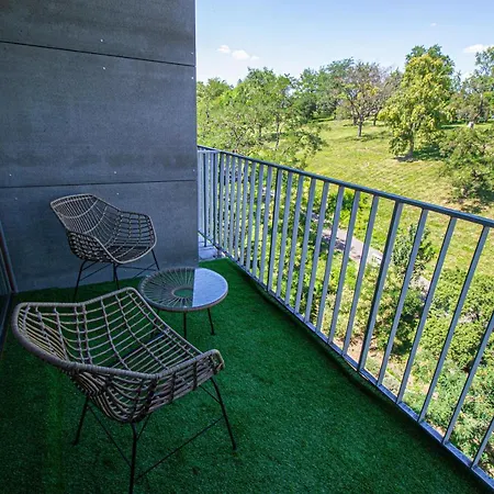 Apartment Park View Apartman With Private Garage And Balcony Prague