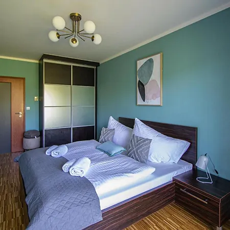 Park View Apartman With Private Garage And Balcony