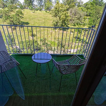 Park View Apartman With Private Garage And Balcony